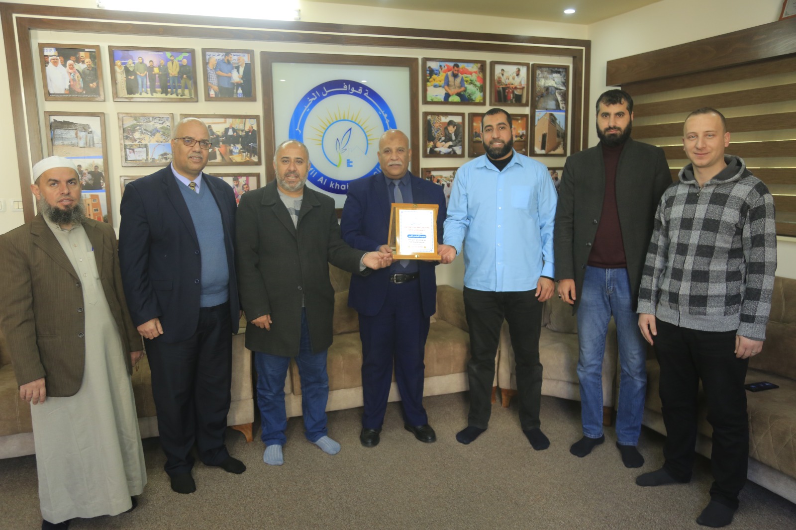 لشكرهم على المشاريع المنفذة  سلطة المياه وجودة البيئة تكرّم جمعية قوافل الخير