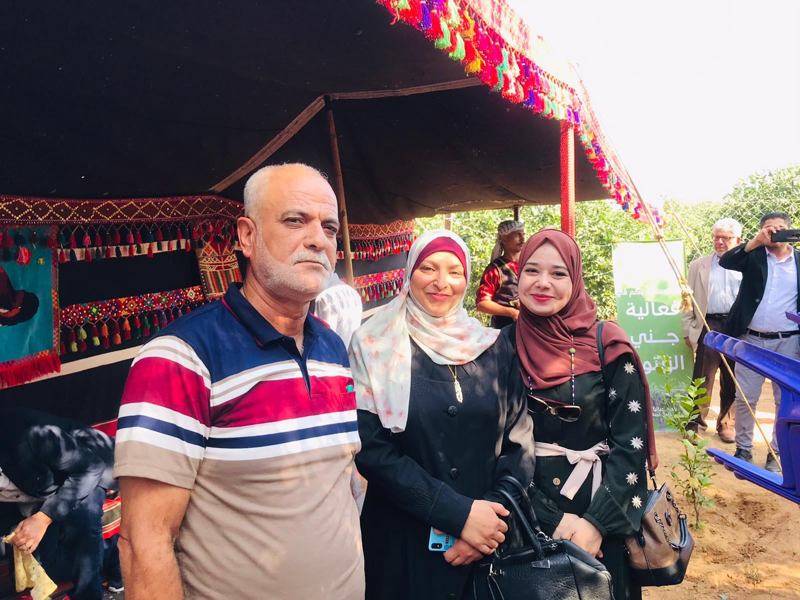 مشاركة سلطة المياه وجودة البيئة في فعالية لقطف الزيتون